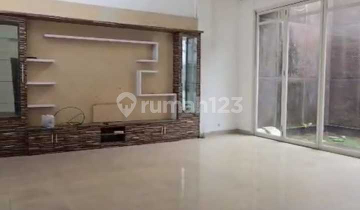 Disewa Rumah 2 Lantai di Mekarwangi Bandung 2