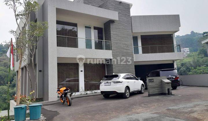 Dijual Rumah Mewah Pool di Dago Resort Pakar 1