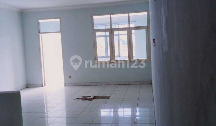 For Sale: Ready-to-Occupy Shop House in Singgasana Bandung