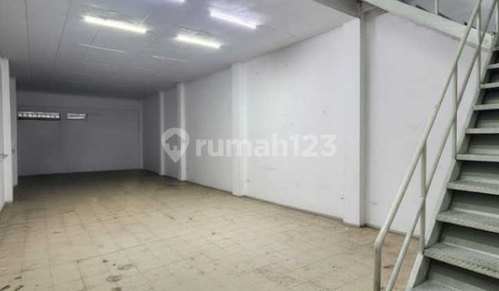 Large Ready-to-Use Shophouse in Otto Iskandar Dinata, Bandung 2