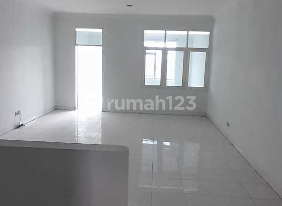 Disewakan Ruko 3 Lantai Siap Usaha di Singgasana Pradana Bandung Disewakan Ruko 3 Lantai Siap Usaha di Singgasana Pradana Bandung