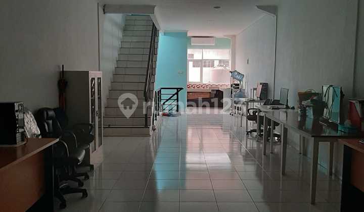 For Rent: 2 units of 2.5-story shop houses on Main Road near Talagabodas Lodaya.