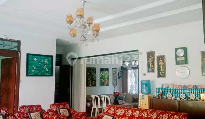 Well-Maintained Old House in Turangga, Bandung 2