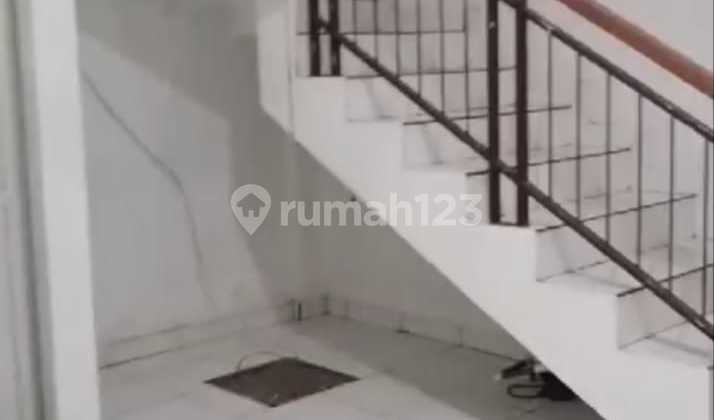 For Rent: 2.5-Story Shop House in Mekarwangi, Bandung For Rent: 2.5-Story Shop House in Mekarwangi, Bandung