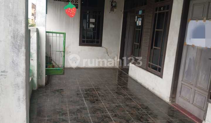 Di Jual Rumah Lama Hoek di Riung Bandung Di Jual Rumah Lama Hoek di Riung Bandung