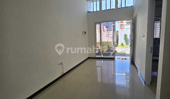 Disewakan Rumah di Taman Kopo Indah 5, Redwood 1