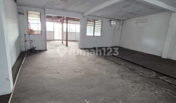 For Rent: Slightly Renovated Strategic Shop House in Kiaracondong, Bandung