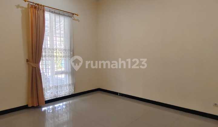 Rent a Nice Minimalist House in Taman Kopo Indah TKI 5 Rent a Nice Minimalist House in Taman Kopo Indah TKI 5