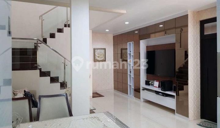 Quick Sale Move-in Ready Pondok Indah House in Front of Park Strategic Location Quick Sale Move-in Ready Pondok Indah House in Front of Park Strategic Location