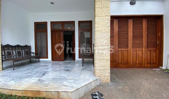 Disewa Rumah Kebayoran Baru Semi Furnished 2 Lantai Lokasi Strategis Kawasan Bisnis di Kebayoran Baru Bagus Rumah