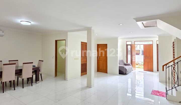 Disewa Rumah 2 Lantai Pondok Indah Lokasi Strategis Siap Huni Jalan Lebar
