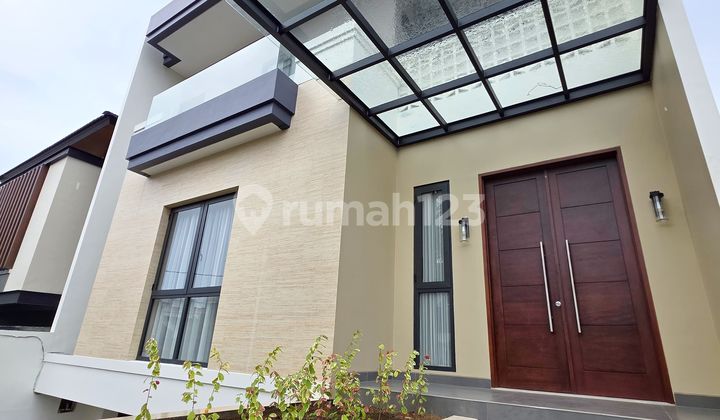 Dijual Rumah Baru Pondok Indah Siap Huni 3 Lantai Letak Strategis Dekat Pusat Mall Bagus di Pondok Indah SHM