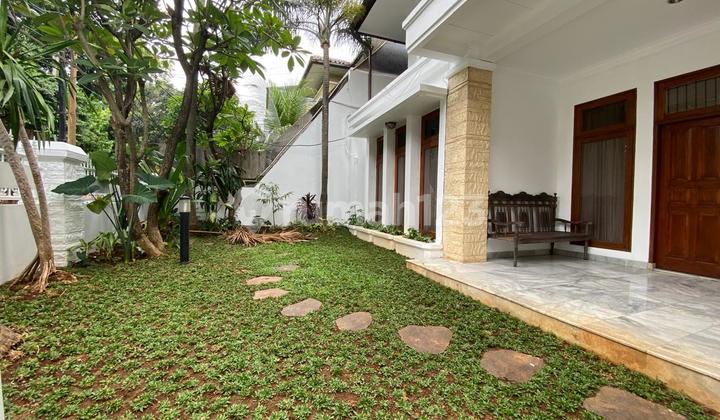 Disewa Rumah Kebayoran Baru Semi Furnished 2 Lantai Lokasi Strategis Kawasan Bisnis di Kebayoran Baru Bagus Rumah