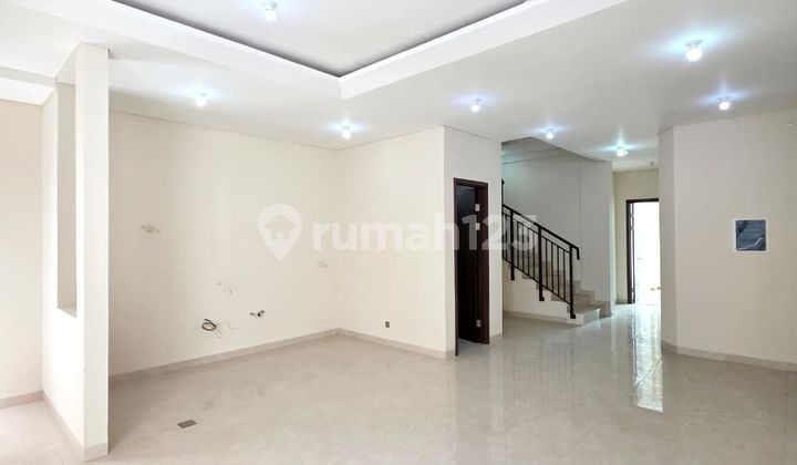 For Sale, 2-Story Ready-to-Occupy Pondok Indah House in a Townhouse Complex 2