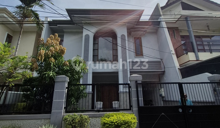 Babatan Pratama Wiyung West Surabaya House Ready to Occupy 2 Floors