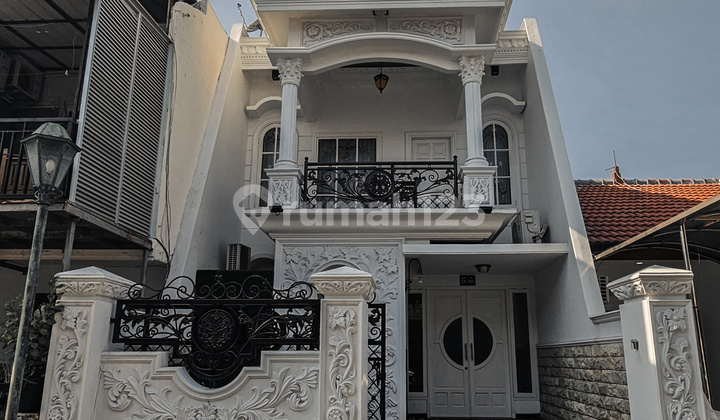 Classic 2-Story House Ready to Occupy Pakuwon City Ready to Occupy Classic 2-Story House Ready to Occupy Pakuwon City Ready to Occupy