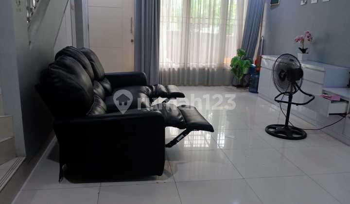 Disewakan Rumah 2,5 Lantai Full Furnished Bebas Banjir Dekat Kelapa Gading