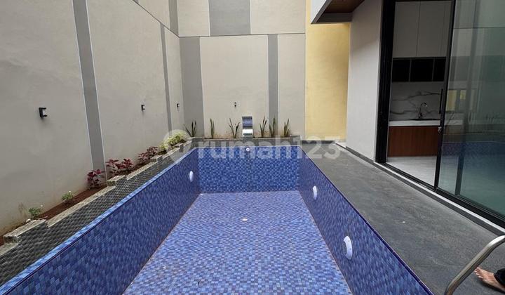 For Sale Luxury House With Swimming Pool 1
