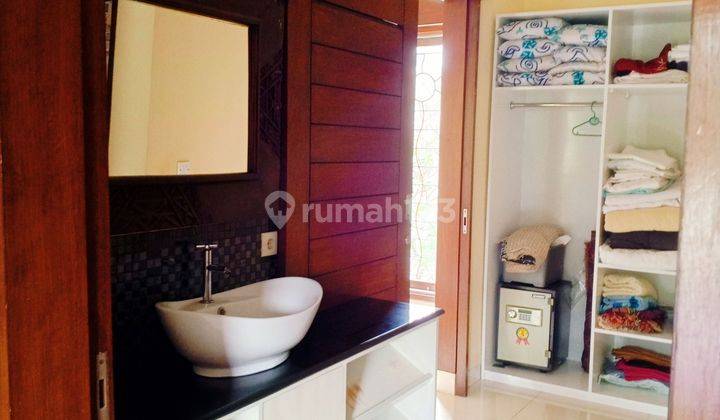 Rumah Impian Nan Lengkap Full Furnished Kawasan Perumahan Elit Tanah Lot Munggu 2 Lantai Rumah 2