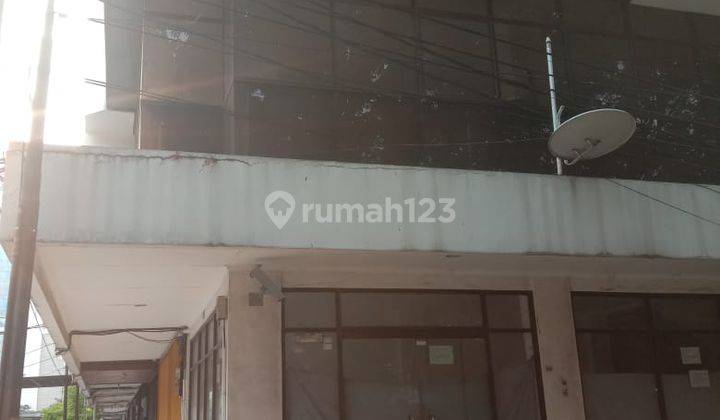 Ruko di Roxy Mas Jakarta Pusat , Hoek, Strategis 2