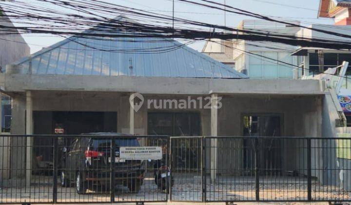 Dijual Rumah dengan Ruang Usaha Komersial di daerah Cikini, Menteng, Jakarta Pusat 1