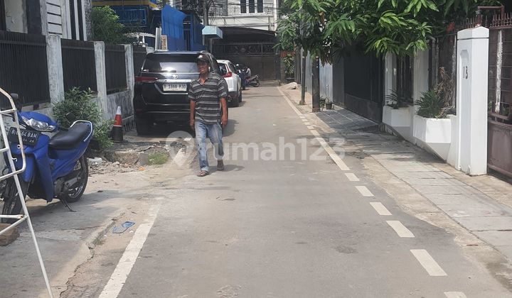 For Sale Old House Land Measurement on Petojo Selatan Street For Sale Old House Land Measurement on Petojo Selatan Street