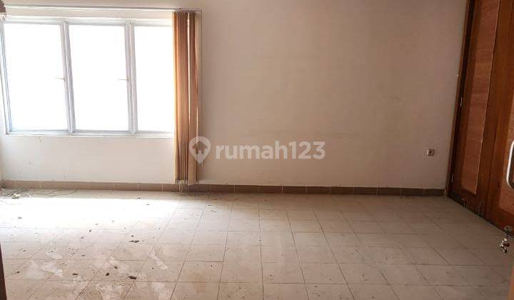 Dijual Rumah dengan Ruang Usaha Komersial di daerah Cikini, Menteng, Jakarta Pusat 2