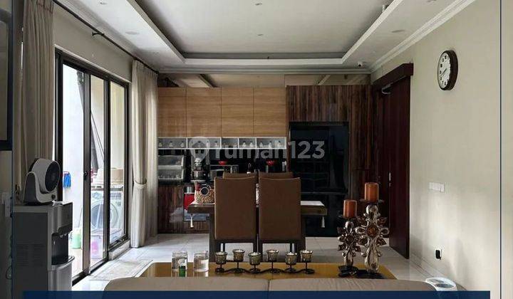 Rumah 2 Lantai Bergaya Klasik Modern Harga Bagus 1