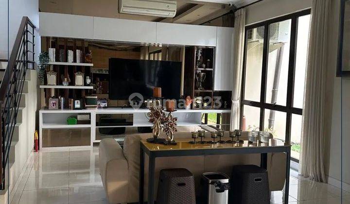 Rumah 2 Lantai Bergaya Klasik Modern Harga Bagus 2