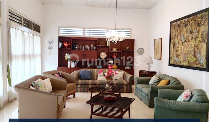 Rumah Besar Di Dharmawangsa