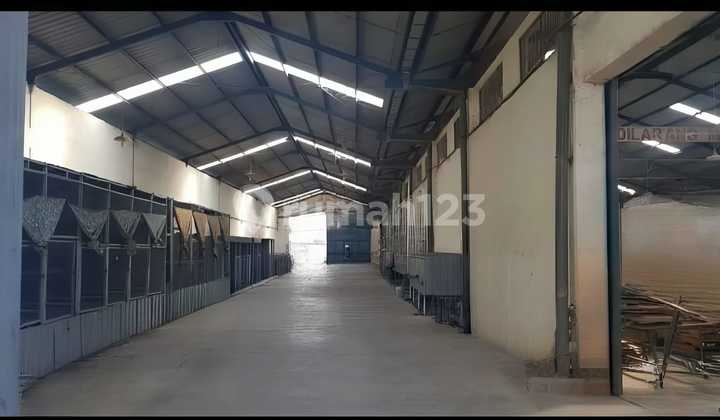 Good Factory Warehouse Rarely Available Cheap in Gresik