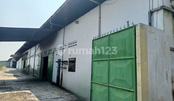 Former Factory Complete with Production Machinery And Former Factory Complete with Production Machinery And