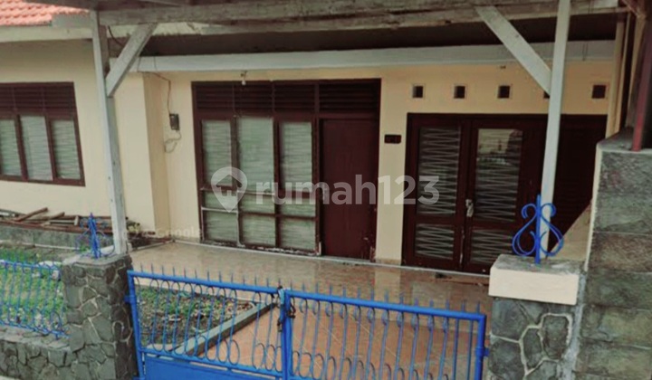 Rumah Besar Terawat Daerah Ngagel Lingkungan Aman