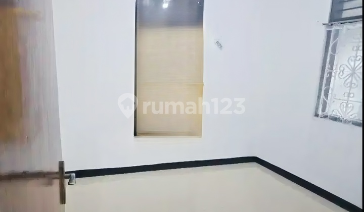 Well-Maintained Renovated Boarding House Near Terminal Well-Maintained Renovated Boarding House Near Terminal