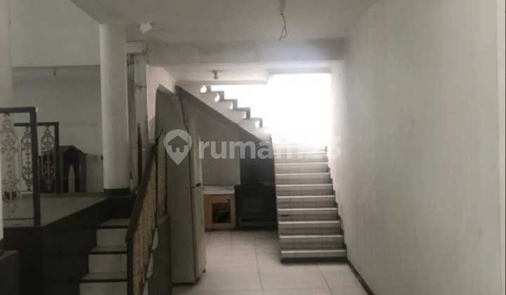 Cheap Old House Near Ubaya Suitable for Boarding House 2
