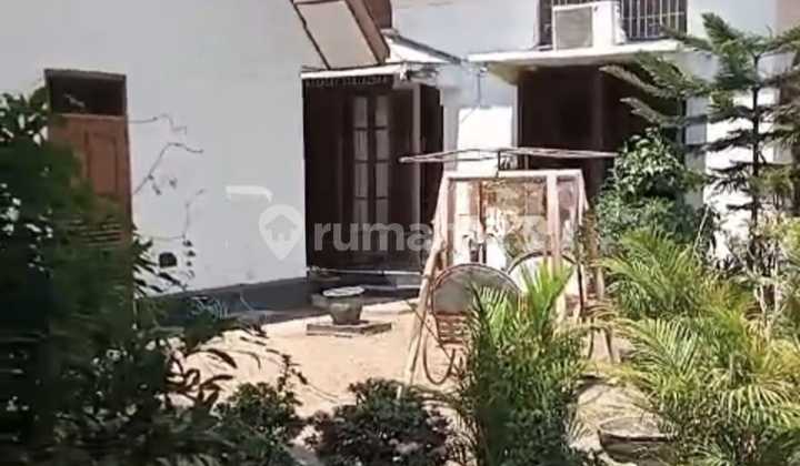 Gedung Kuno Klasik Bangunan Belanda Dekat Tunjungan Plaza 2