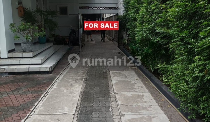 Rumah Besar Tengah Kota Dekat Raya Darmo Rumah Besar Tengah Kota Dekat Raya Darmo