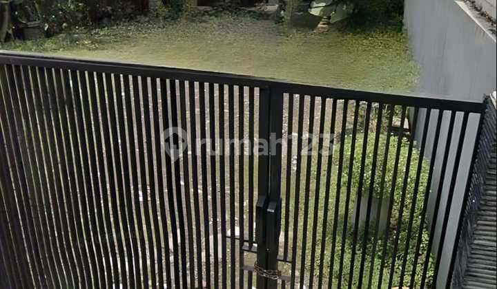 Affordable House with a Large Yard in Keputih 2