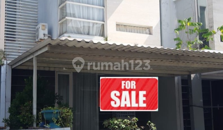 Two-Story Furnished House in Royal Park Residence Gununganyar 2