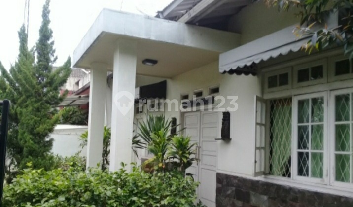 Nice House, Ready to Occupy Corner facing garden, SHM Bintaro Sector 2, Land Area 428.