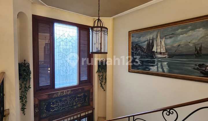 HOT SALE Rumah 2lt, bawah harga pasaran, furnished, SHM, Swimming Pool Pondok Indah. Jak sel CL 494