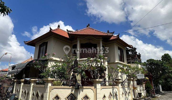 House for sale with European style in the Peguyangan area 1