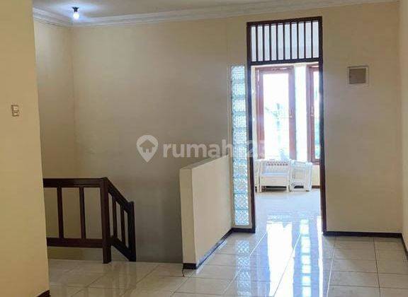 Rumah Disewakan 2 Lantai, Murah, Jarang Ada  2