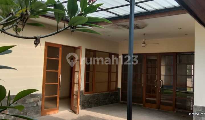 Rumah Besar Area Kebayoran Baru 2