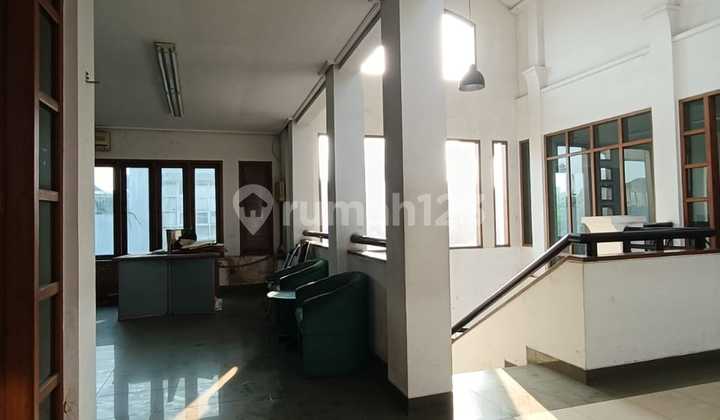 RUANG PERKANTORAN 3 LANTAI SAYAP BRAGA RUANG PERKANTORAN 3 LANTAI SAYAP BRAGA