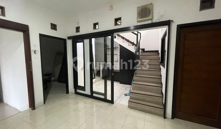 Rumah Dua Lantai Cipedes