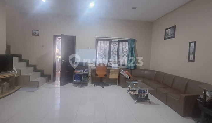 RUMAH DUA LANTAI CIPEDES