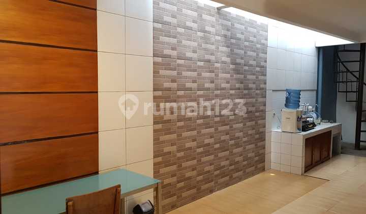 Two-Story House Wing Cipaganti