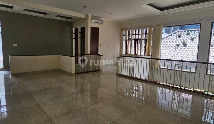 RUMAH DUA LANTAI STRAMURNI 1