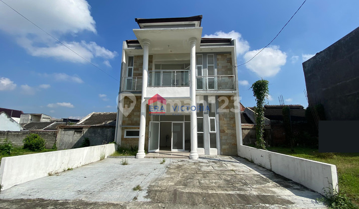  Hunian Eksklusif Bella Mansion - Carport 2 Mobil & Akses Jalan Luas 1